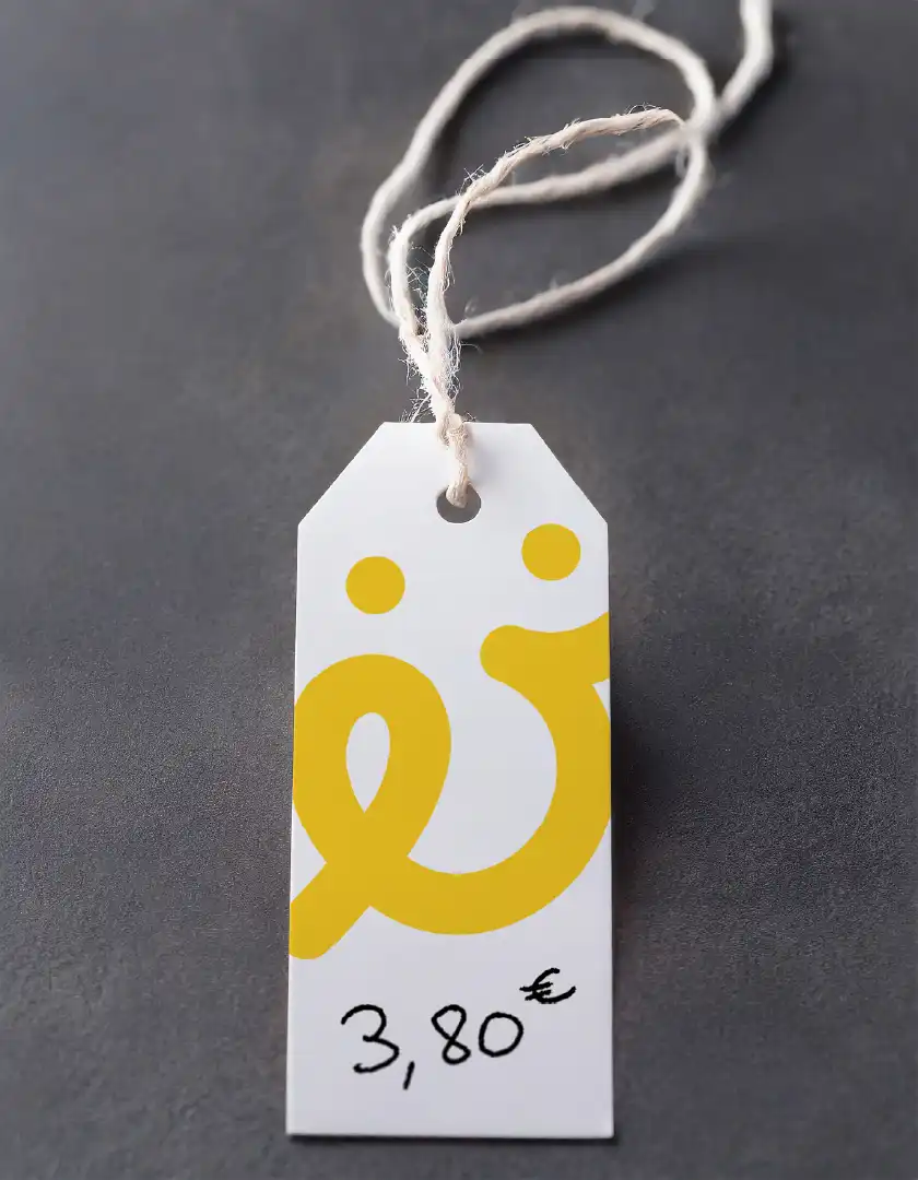 Mockup d'une étiquette bio-dégradable floquée Emmaüs