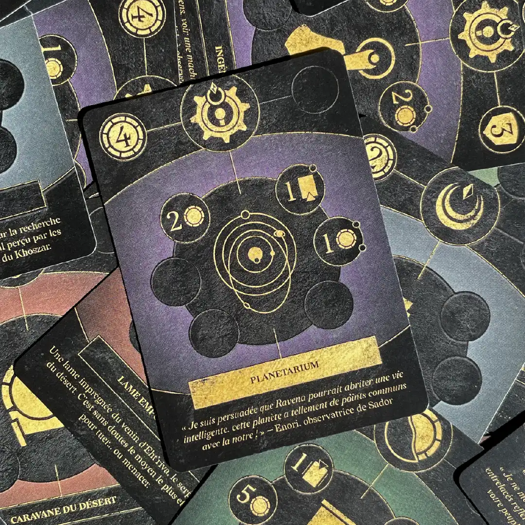 Photo des cartes éparpillées