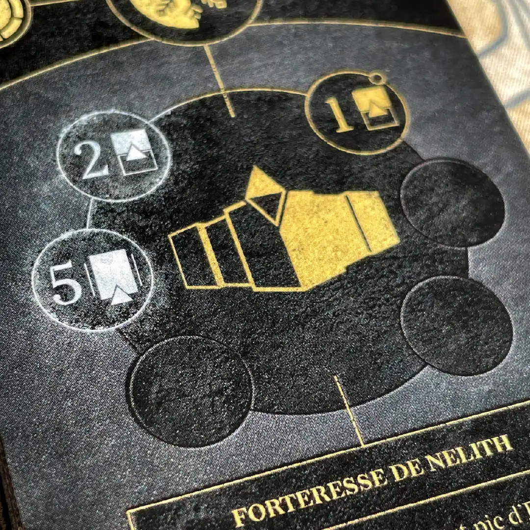 Gros plan sur la carte de jeu Forteresse de Nelith