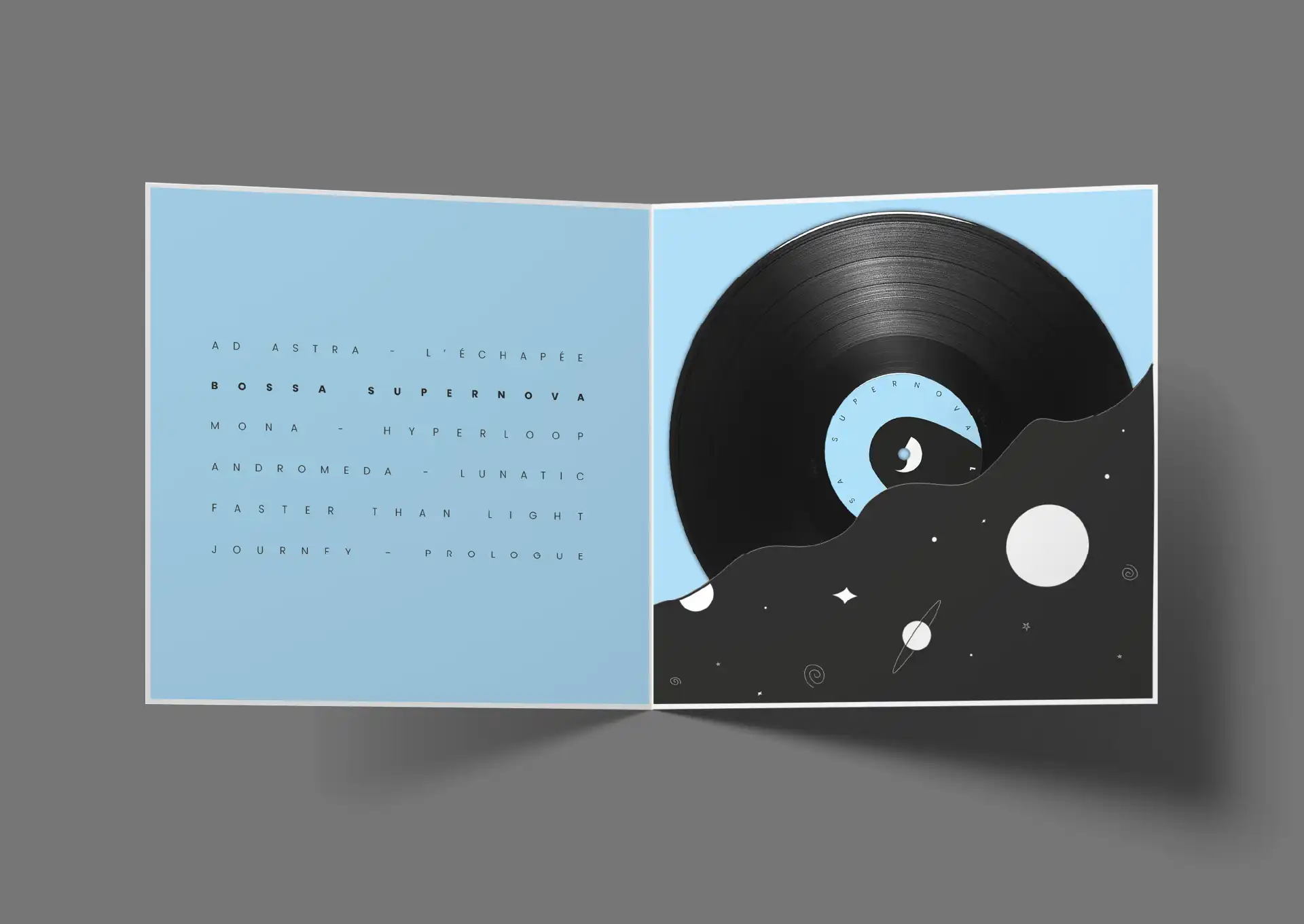 Mockup du livret de face, avec le noms des morceaux et le disque rangé à droite